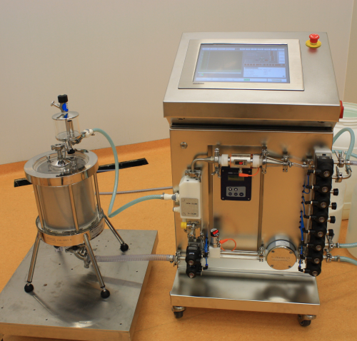 Radial Flow Chromatography unit from PROXCYS B.V. Downstream Biosystems featuring the Quattroflow Single-Use Quaternary Diaphragm Pump.