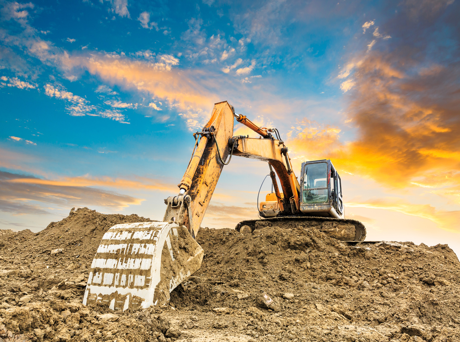 Typical applications for the LK couplings include excavators, vibratory rollers, loaders, cranes, passenger elevators, forklifts and tractors. (Image: Shutterstock/Zhao Jiankang)