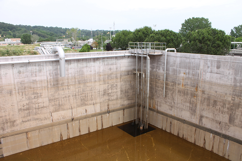 Tank at the treatment plant where Zenit's pumps and mixers were installed.