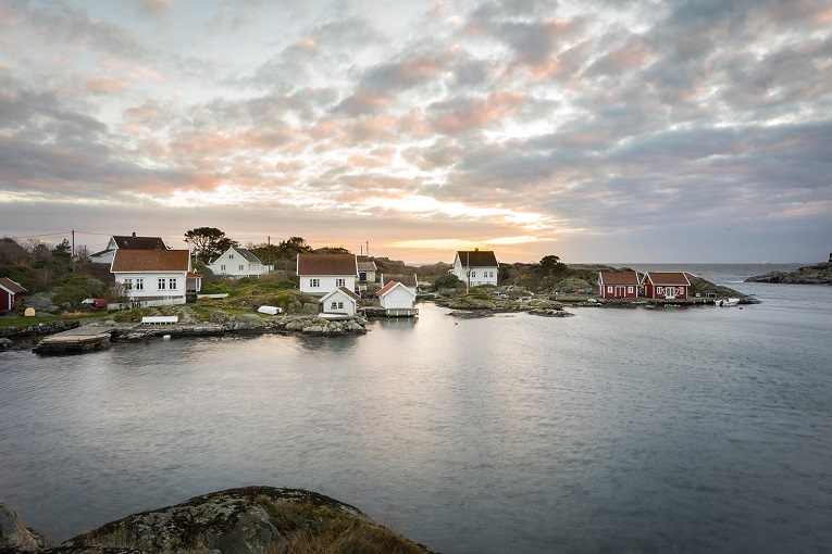 Blindleia in south eastern Norway has long been a popular holiday destination, with more than 1'000 cabins and small homes have sprung up along the shores of the fjord. (Image Source: Shutterstock)