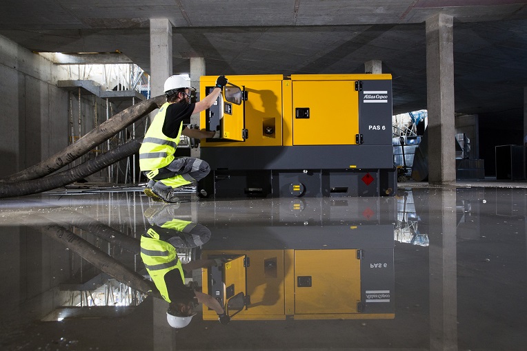 When the alleviation of heavy flooding requires rapid removal of water, a powerful dry prime pump (PAS) is a good choice.