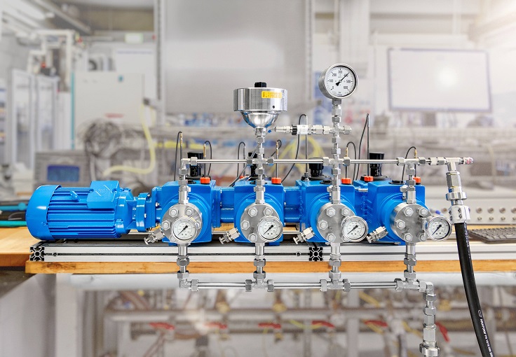 To be able to use the proven M900 pump head for flow rates of less than 1 l/h and discharge pressures of 150-400 bar, it has been specially adapted for the two smallest sizes of the Ecoflow pumps. (Image: LEWA GmbH)
