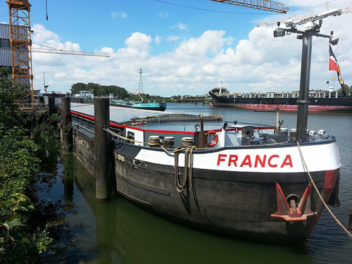 Commercial barge, Franca, benefits from automated ballast tank pump controlled by Optidrive E3 variable frequency drive.
