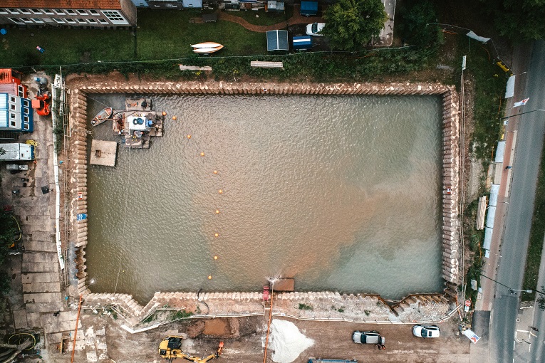 A new rainwater retention basin where divers pump cement and sludge out before the underwater concrete floor is installed. (Image: Tsurumi)