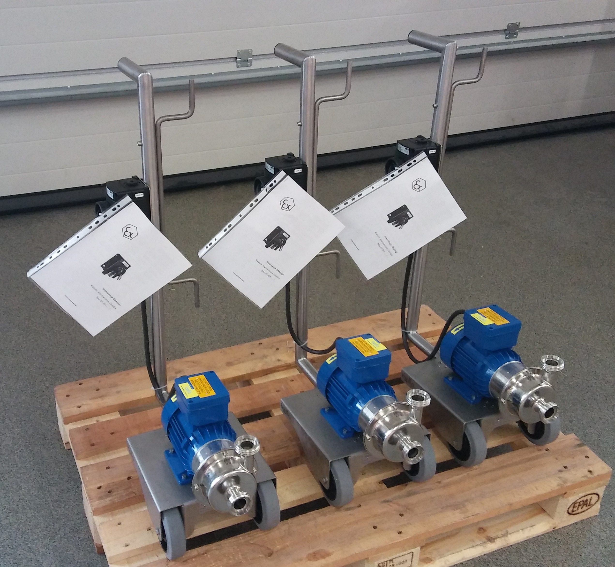 Tapflo's centrifugal hygienic pump (CTH) has been mounted on a trolley  for mobile use in the distillery industry.