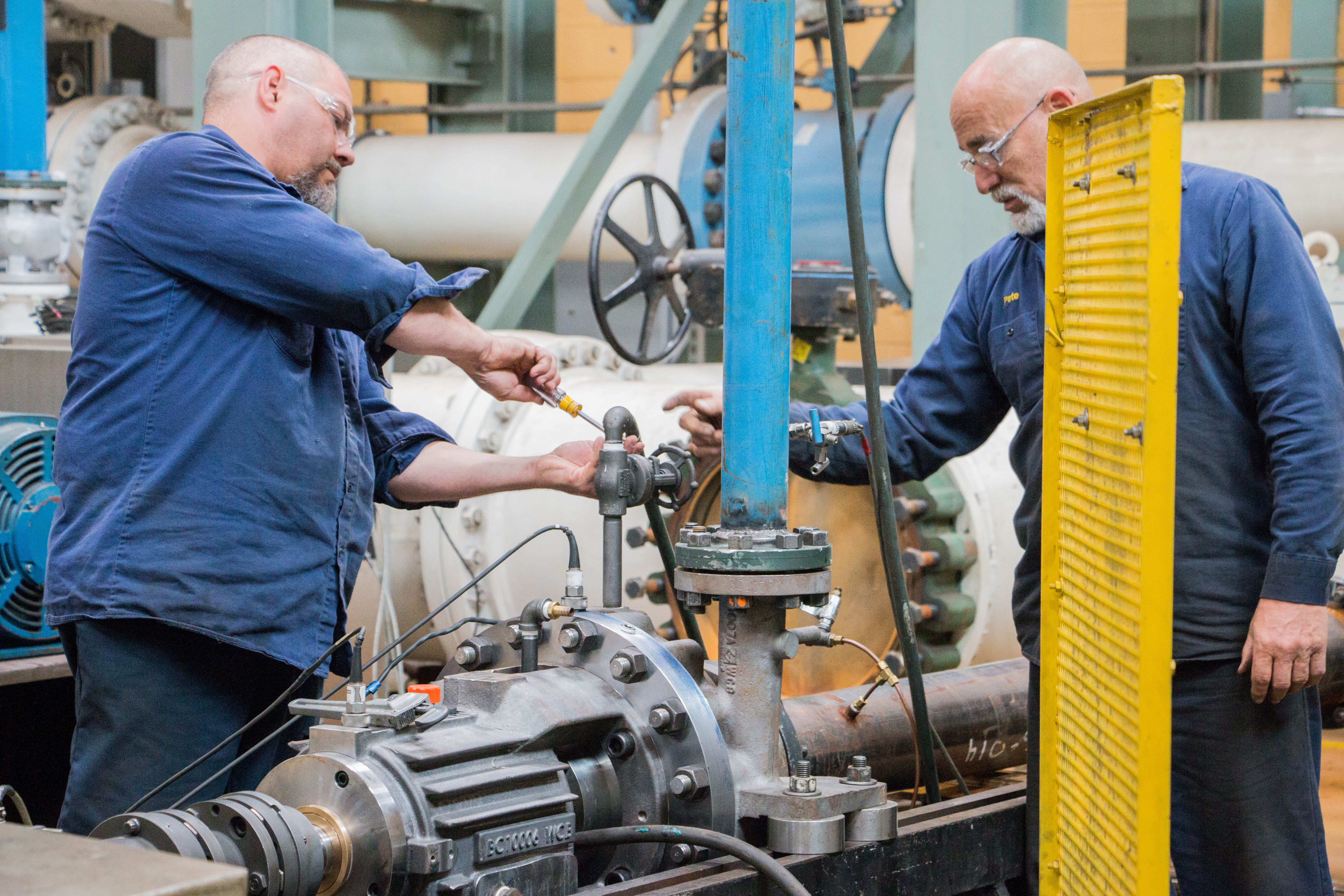 Hydro mechanics adjusting the case piping.