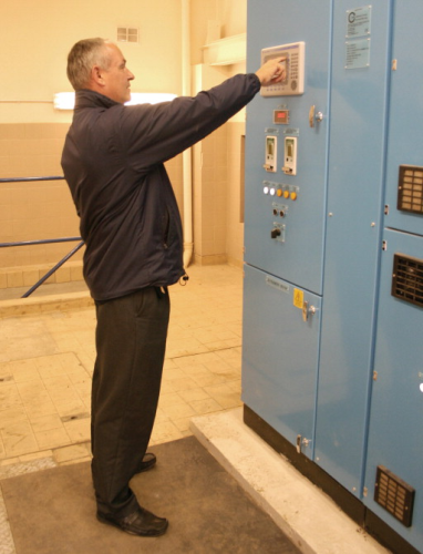 Figure 3. Byzak project manager Ian Gibson checks data on the Retroflo RPC_2000 touch screen. Ian oversaw a 10-week refurbishment programme that included installing the Retroflo system to control new pumps and VSDs.