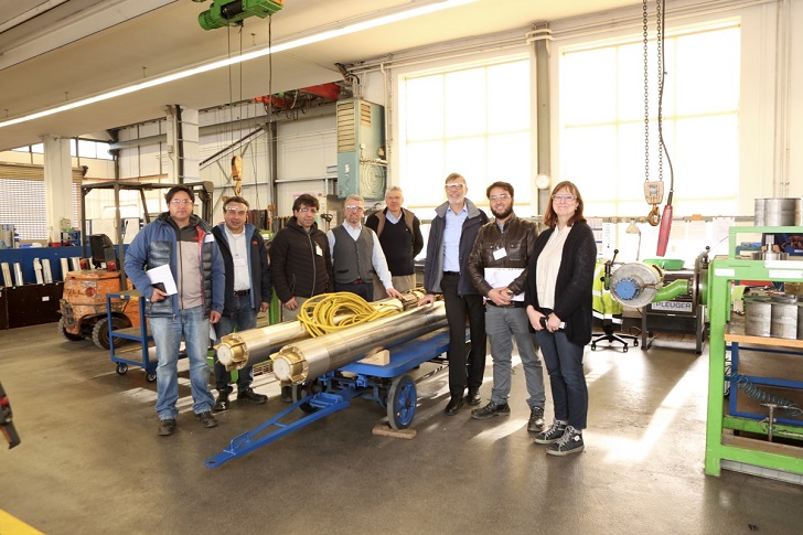 The Collahuasi mine’s technical management together with distributor Wellford and the Pleuger project team after the acceptance in Hamburg.