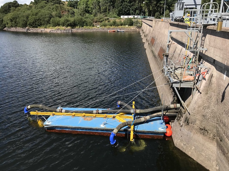 The main contractor involved was Campion Pumps, who managed the design, assembly and delivery of the overall project. A floating assembly discharged into an opening at the centre of the dam.