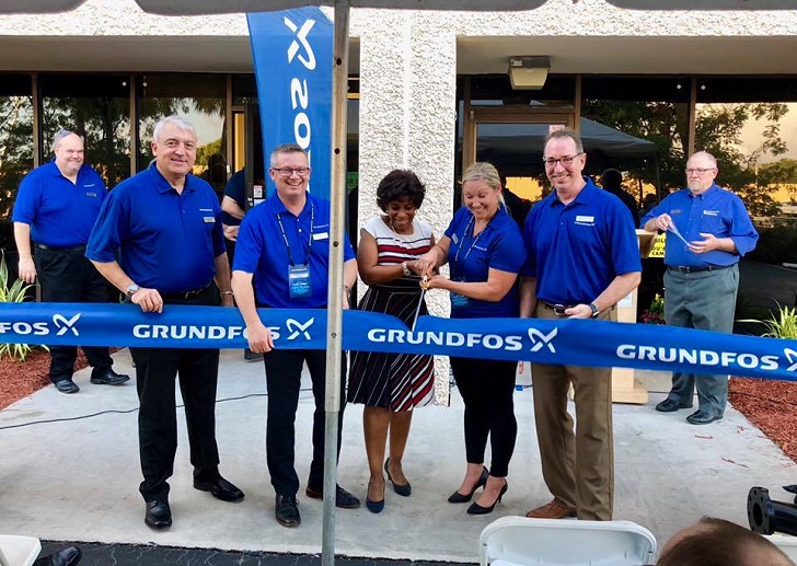 Deerfield Beach Chamber of Commerce executive director Denise Jordan joined Grundfos on 8 November for a ribbon cutting ceremony at the new Florida facility.