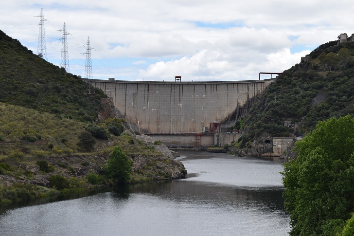 The Valdecañas hydropower plant.