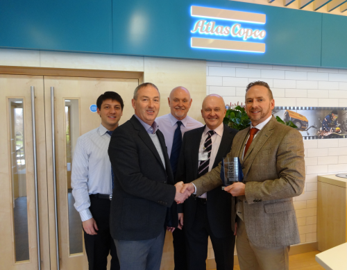 Paul Clark, business line manager of Atlas Copco’s 
Industrial Air Division (Left) presents award to  Air Kraft’s managing director, Craig May-
Russell (Right).