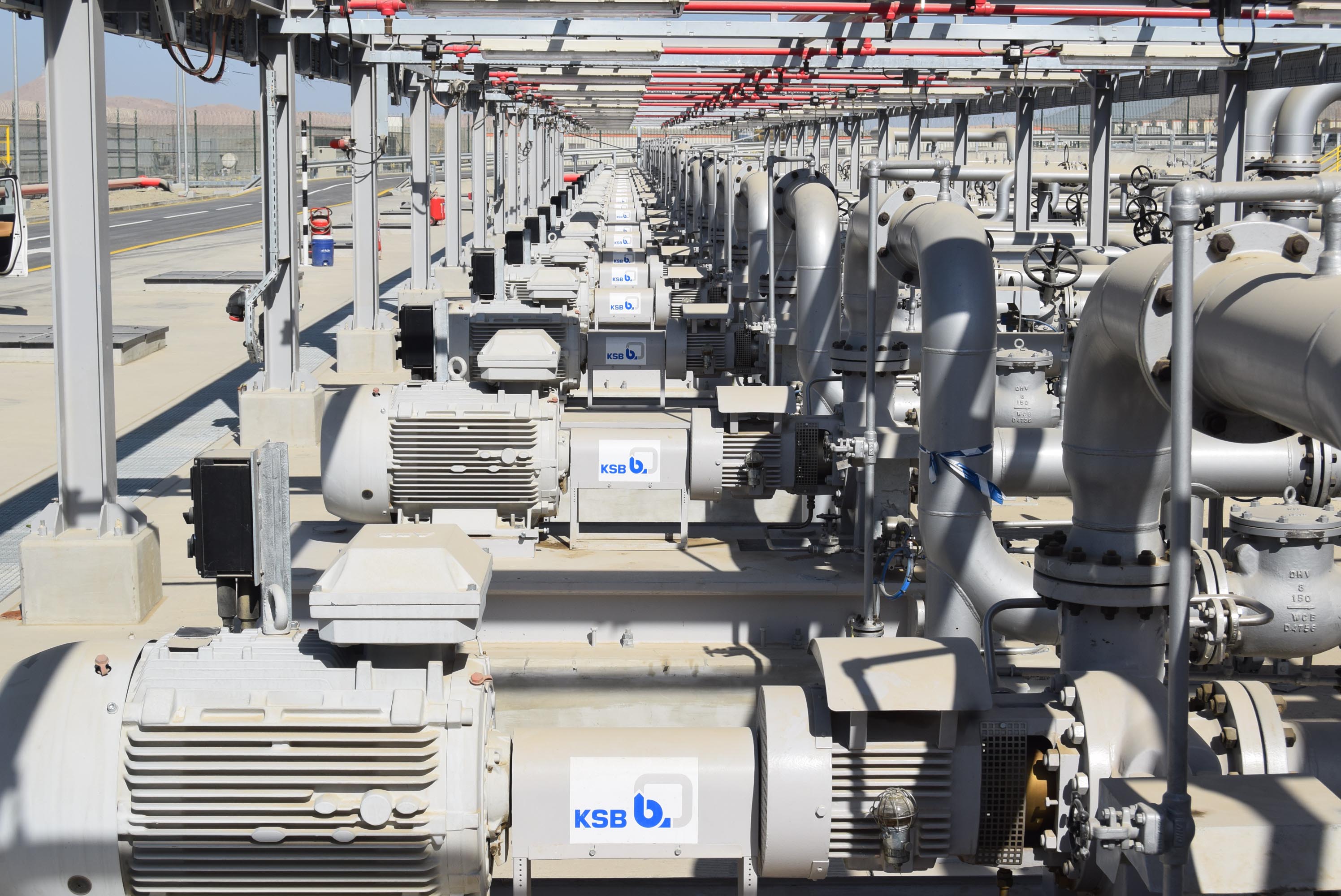 Photo: KSB has supplied 39 refinery pumps for a new pipeline in Oman (© KSB SE & Co KGaA, Frankenthal).