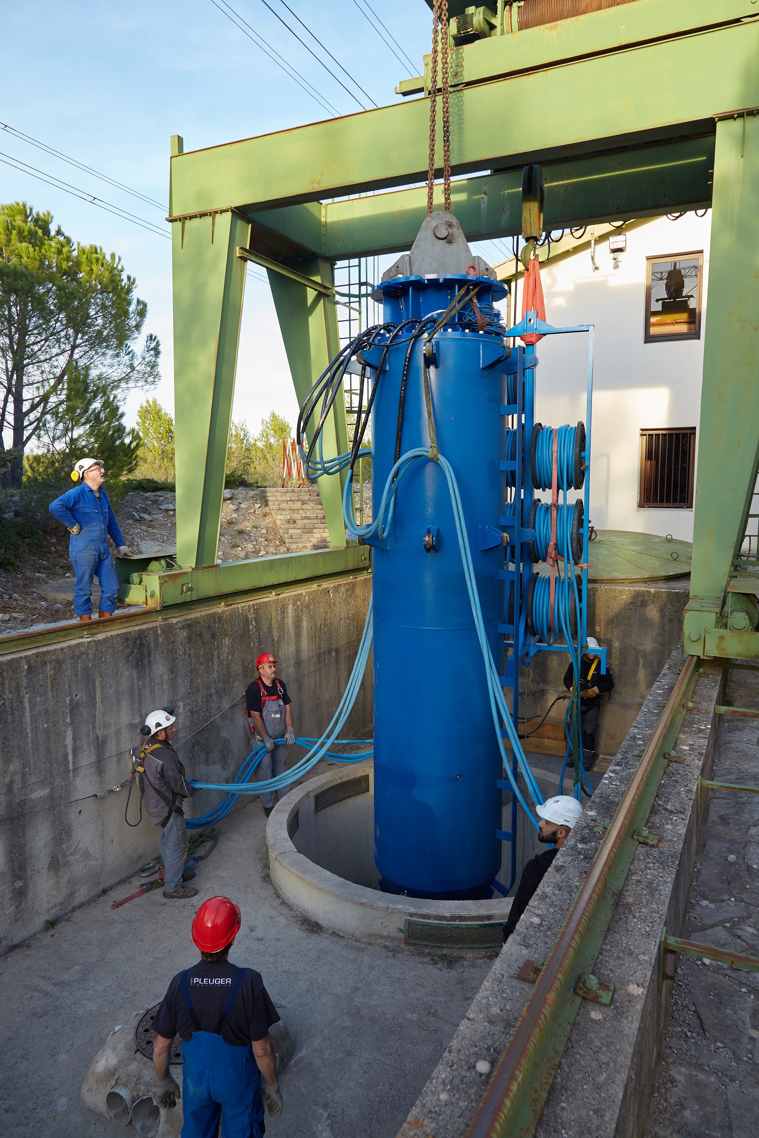 Installation of Pleuger submersible pump for Montpellier drinking water supply. (Image: © JPGILBERT)