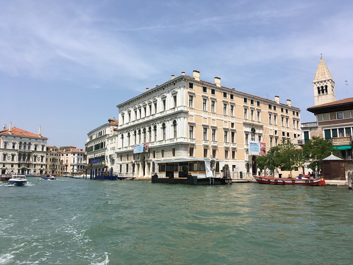 The Palazzo Grassi has two great façades, one facing the Grand Canal and the other facing  Campo San Samuele.