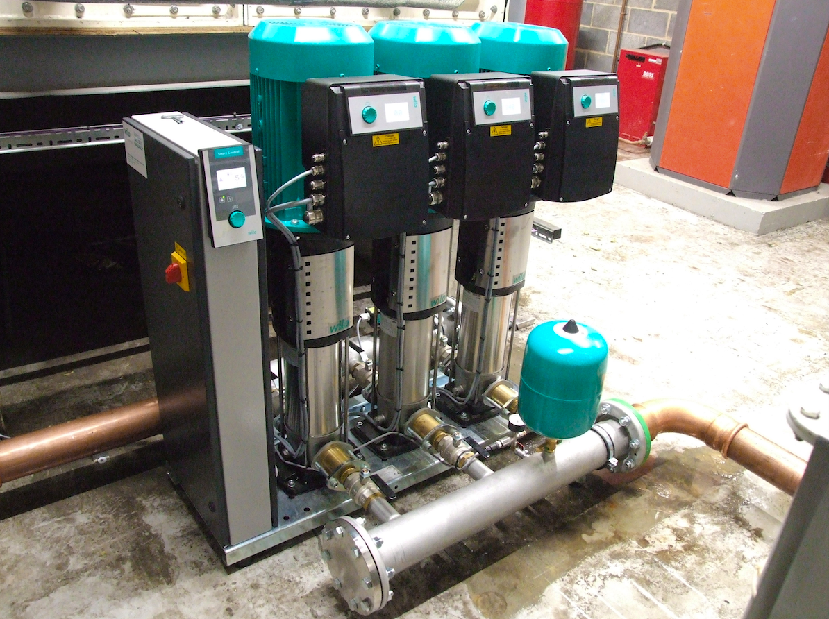 The compact pressure boosting system uses high-efficiency Wilo Helix VE pump hydraulics.