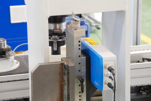 SKF's laser vibrometer in use