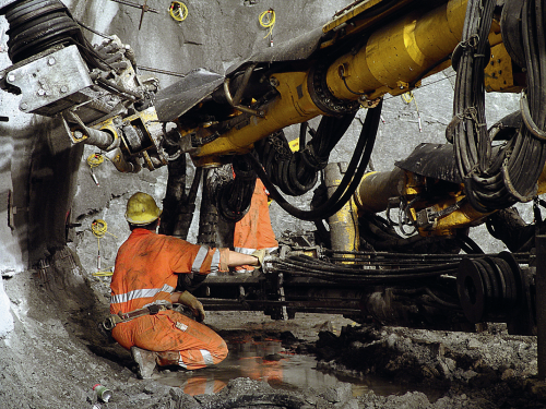 Figure 2. The proximity of water when using boring equipment poses an environmental risk from lubricant leakage.