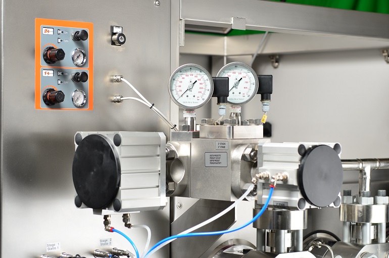 High-pressure homogenizers consist of both a pump acting as a pressure generator and a hydraulic consumer, which is called the homogenization valve.  (Image: LEWA GmbH)