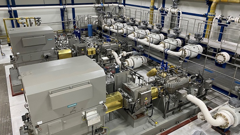 Overview of the two new water injection pumps for single and parallel operation, following installation and commissioning at the Frisia Zout BV site. 
