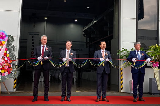 Ralf Stauske, Keanu Park, Steven Minh and Robert Kurz officially open the subsidiary Netzsch Pumps Korea Co Ltd. 