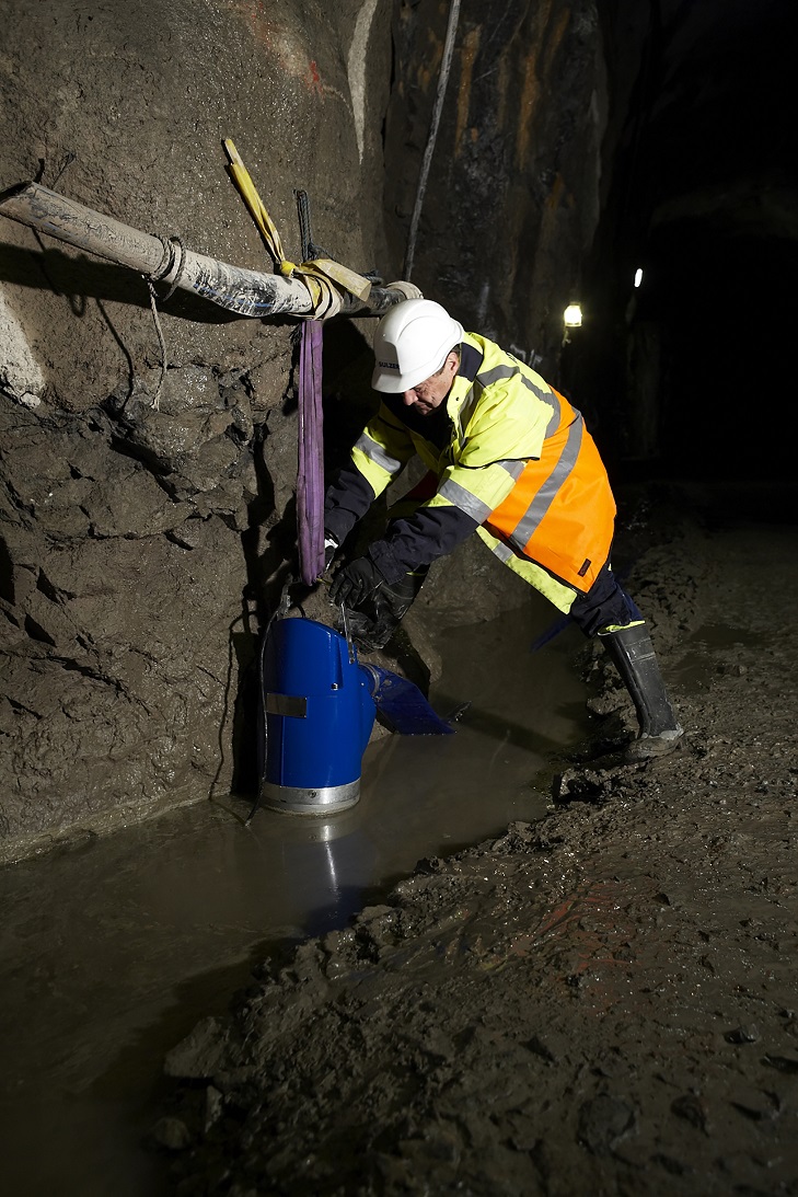 Dewatering with Sulzer XJ drainage pump.