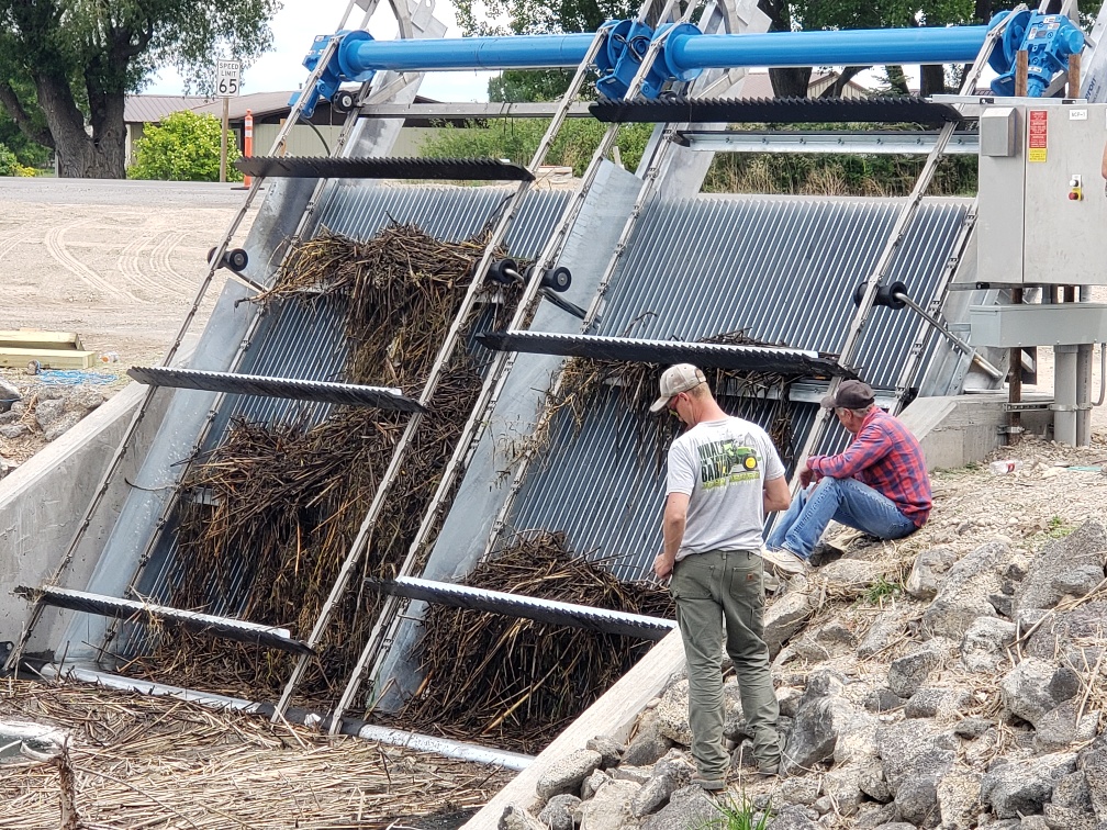 The FlexRake FRHD automated bar screens are successfully protecting the company’s pumps from tumbleweeds and other debris.