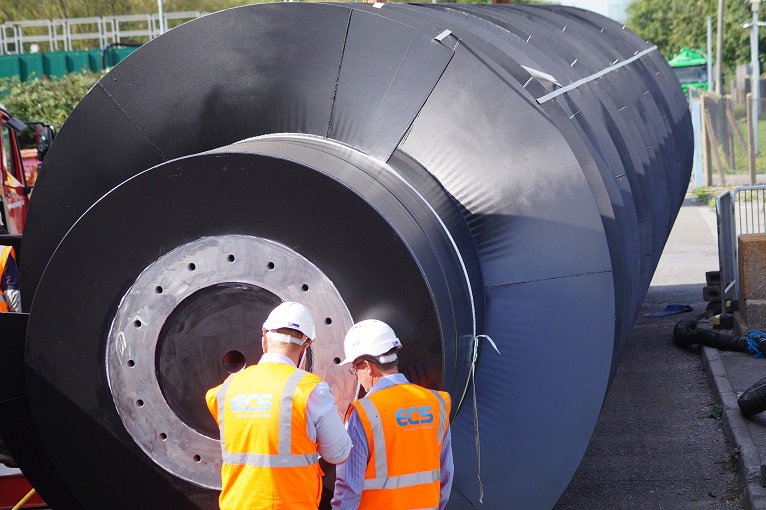The new Archimedes screw installed by ECS Engineering Services measured 20 m in length and 3.1 m in diameter and weighed 21 tonnes with a 3645 litres per second capacity.