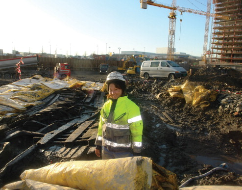 Tsurumi LB-480A contractor pumps drain the excavation site, as archaeologists oversee the safe recovery of the shipwrecks.