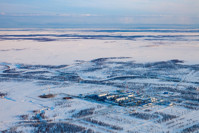 In spite of the intense cold, the petrochemical industry flourishes in Russia. (Vladimir Melnikov/Shuttestock)