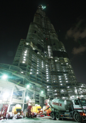 Figure 1. The 160-floor Burj Dubai Tower at a height of 700 m.