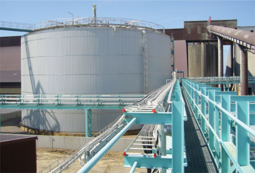 The new sulphur tank installed at the unloading terminal.
