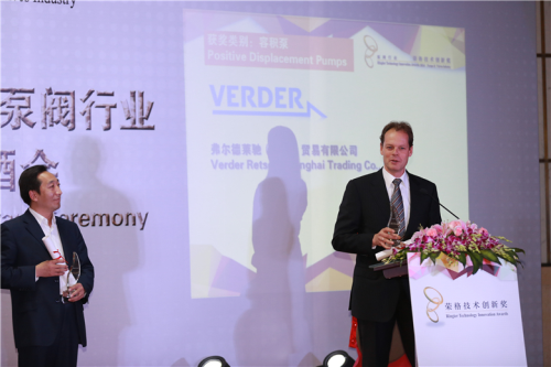 John Hoorneman (director Verder Liquids BV), received the “Ringier Technology Innovation Award”.