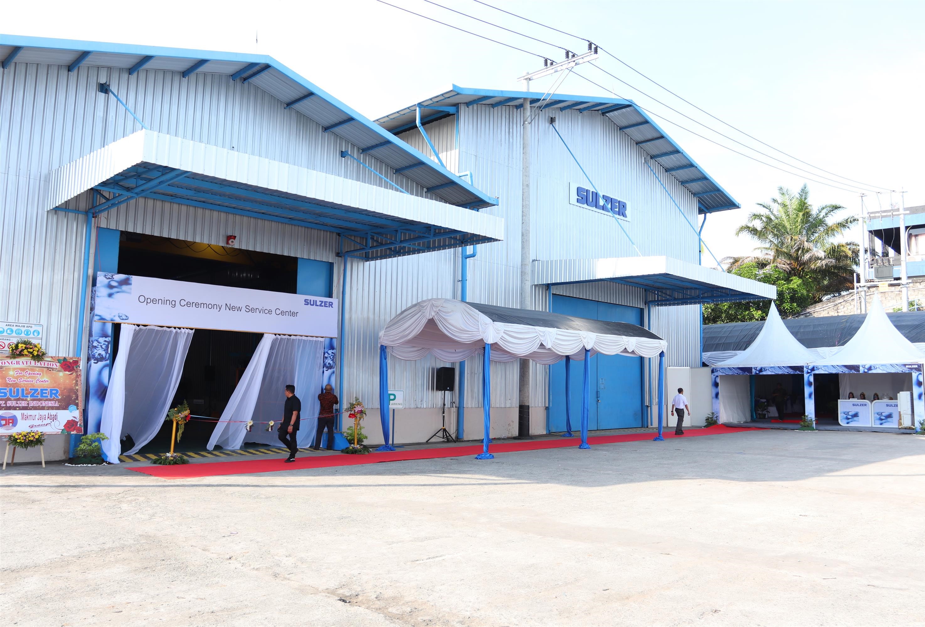 Putting the final touches to the opening ceremony for Sulzer's new service centre in Indonesia.