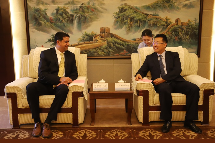 (From left) Ashish Dutta, VP Circor China and Industrial APAC, and Lv Xiaodong, Director-General of Administrative Committee & Party Secretary - General of CPC of ETDZ.