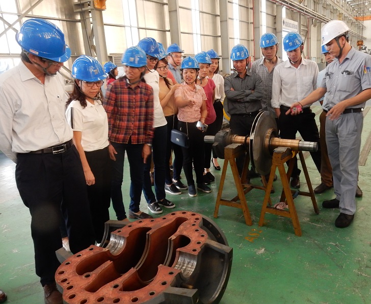 Pump seminar participants at the Ebara Vietnam Pump Co Ltd plant in Hai Duong Province, Vietnam.