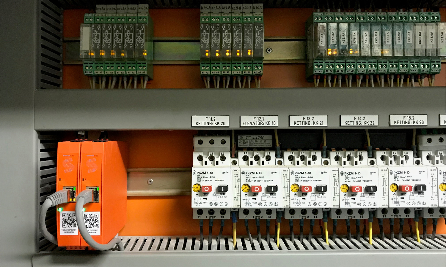 Samotics' SAM4 hardware inside the motor control cabinet.