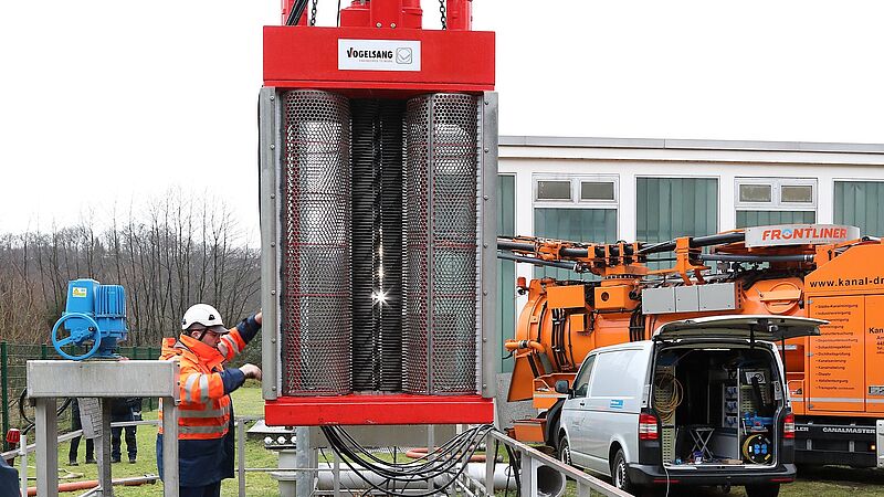 Installation of the new XRipper XRG186 twin-shaft wastewater grinder.