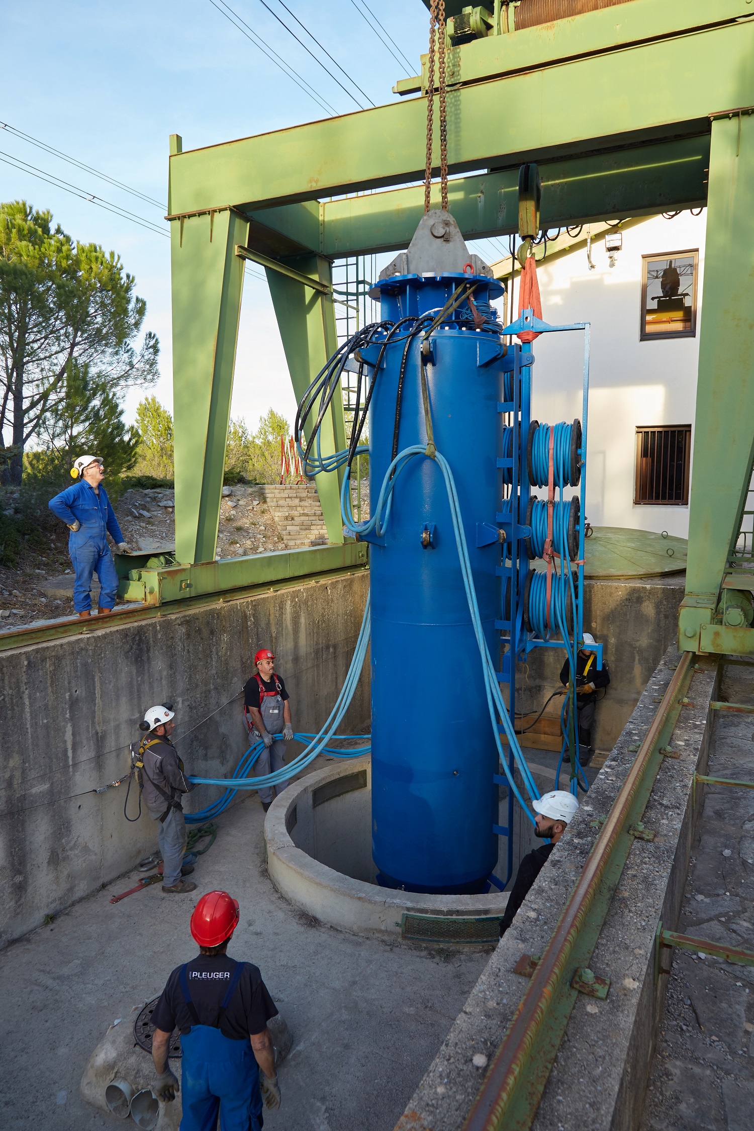 Installation of Pleuger submersible pump for Montpellier drinking water supply. (Image:  © JPGILBERT)