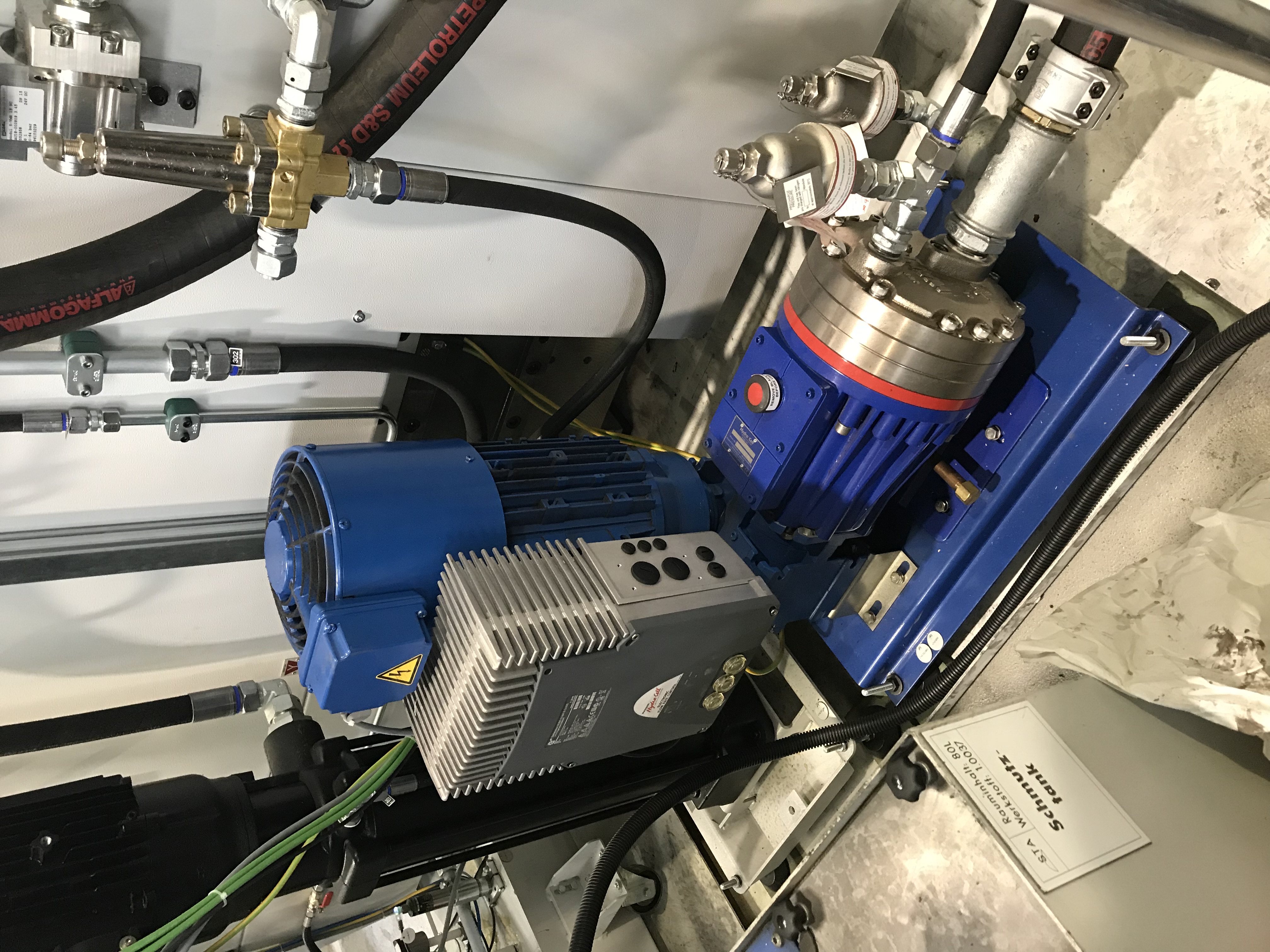 Hydra-Cell Intelligent Pump control delivers just the right flow of coolant to maintain the required system pressure, regardless of tool size.